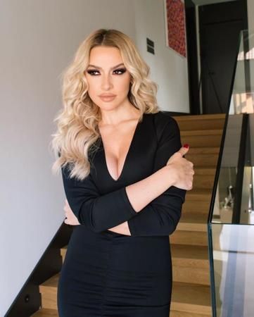 Hadise Bu POZLAR Nasıl Dedirtti? HADİSE sosyal medyayı yaktı ama geçmedi! Yorum üstüne yorum yağdı: “Hadise Hanım ne yapıyorsunuz?” 1