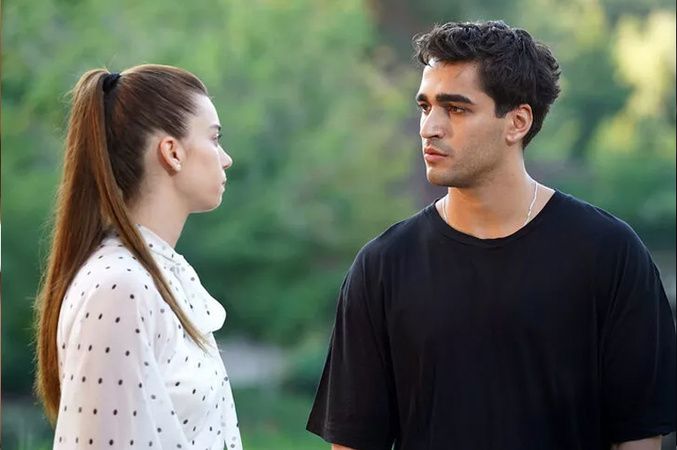 Kaşları günlerce konuşulmuştu! Yalı Çapkını’nın Ferit’i Mert Ramazan Demir, İbrahim Tatlıses ile resmen akraba çıktı! Yok böyle bir benzerlik 2