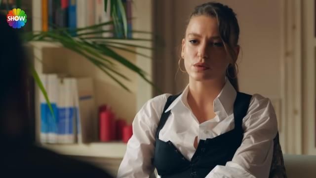 Serenay Sarıkaya ile Kıvanç Tatlıtuğ’un dizisi Aile’den ilk fragman geldi! Sosyal medya kullanıcıları hemen yorumlamaya başladı! “Hiç laftan anlamaz mısın sen?” 3