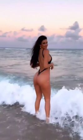 Katar Dünya Kupası’nda tüm türbini kendisine hayran bırakmıştı! Hırvatistan eski güzeli Ivana Knöll’den gelen tangalı pozlar mest etti! 3