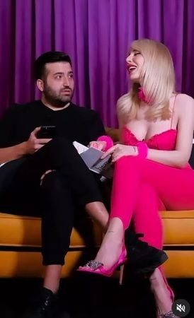 Paylaşımları sosyal medya kullanıcılarını çılgına çeviriyordu! Hande Sarıoğlu, ‘Aşkın Olayım’ şarkısını söyledi; o ünlü isme seslendi! Meğer… 3