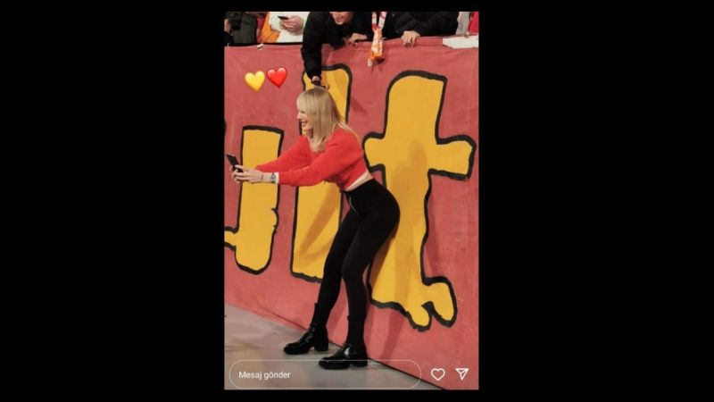 Sunucu Hande Sarıoğlu'nun Maç Pozları, Ortalığı Yangın Yerine Döndürdü! Cesur Pozları Görenlerin Tansiyonları 20'ye Fırladı! 4