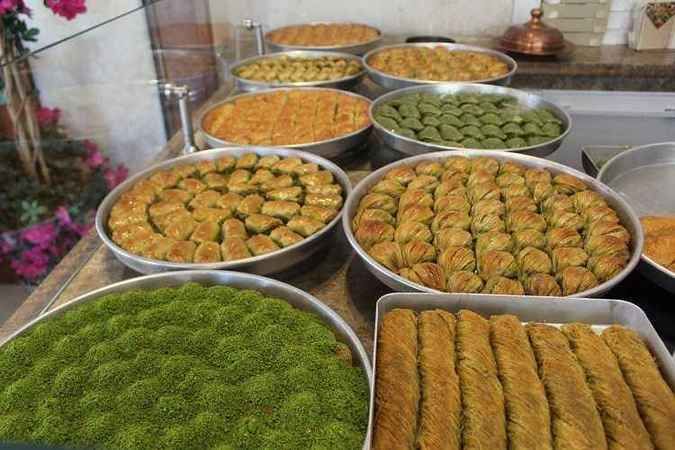 Antep Fıstığı'nın Kilosu 600 TL'ye ulaştı! Antep Baklavasına  Bir ZAM DAHA GELİYOR! Zam gelmeden uyarıyı yapan esnaf, Antep fıstığının fiyatlarına işaret etti. 3