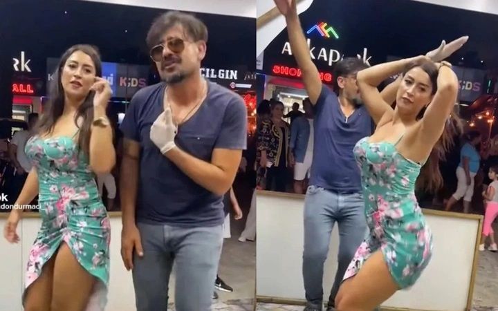 Çılgın Dondurmacı, sınırları zorlamaya devam ediyor! Bu kez iç çamaşırı gözüken müşterisi ile sarmaş dolaş dans etti! Neler oluyor? 1