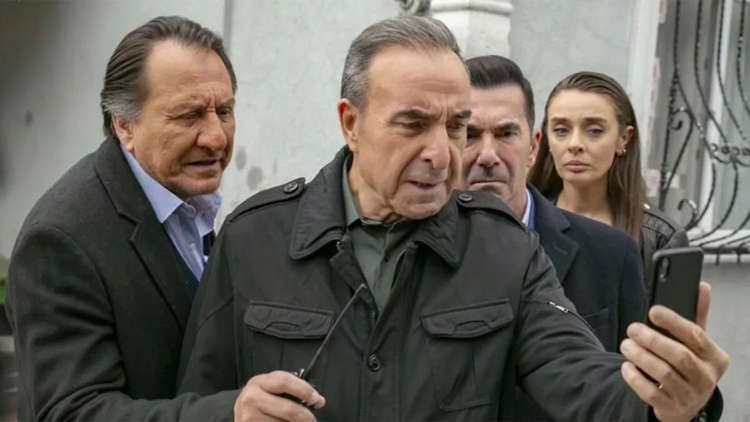 45 gün araya çıkmış, ekranlara bir türlü geri dönememişti! Arka Sokaklar dizisinin akıbetini dizinin Rıza Baba’sı Zafer Ergin açıkladı! Meğer… 3