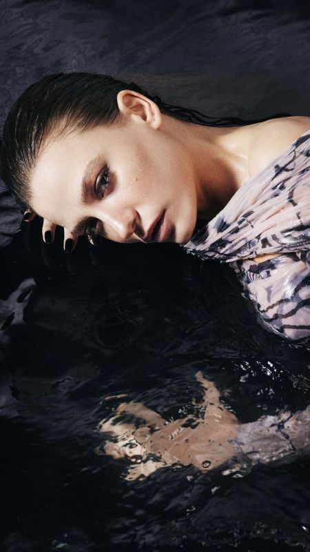 Serenay Sarıkaya’dan Görsel Şov: Instagram Yıkıldı! Can Dayanmaz, Süper Mini Elbisede Frikiğe Bakan Şaşı Oluyor! 1