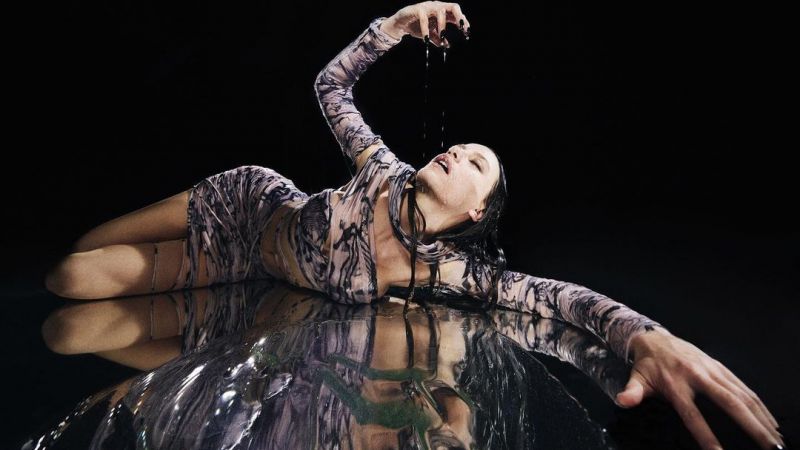 Serenay Sarıkaya’dan Görsel Şov: Instagram Yıkıldı! Can Dayanmaz, Süper Mini Elbisede Frikiğe Bakan Şaşı Oluyor! 2