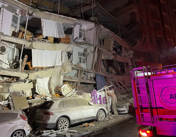 Gaziantep'te 7.4'lük depremin ardından ajanslara düşen ilk fotoğraflar: Yürek yakan görüntüler 2
