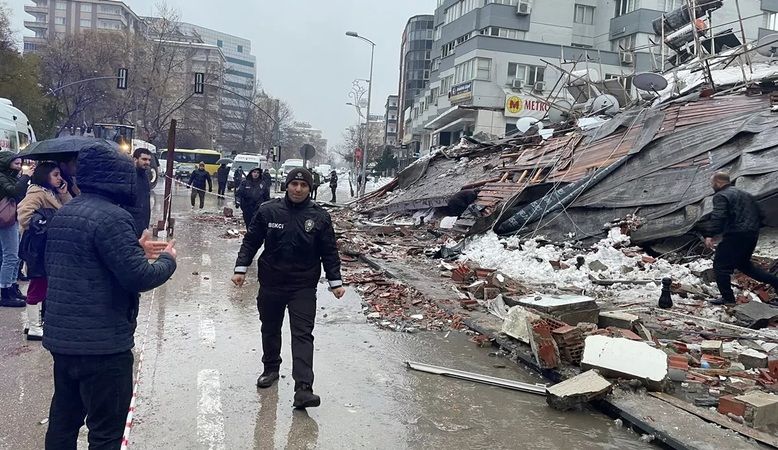 Deprem, her alanı etkiledi! Bakan Kasapoğlu, spor faaliyetlerine ilişkin beklenen açıklamayı az önce yaptı: “İkinci bir açıklamaya kadar durdurulmuştur…” 3