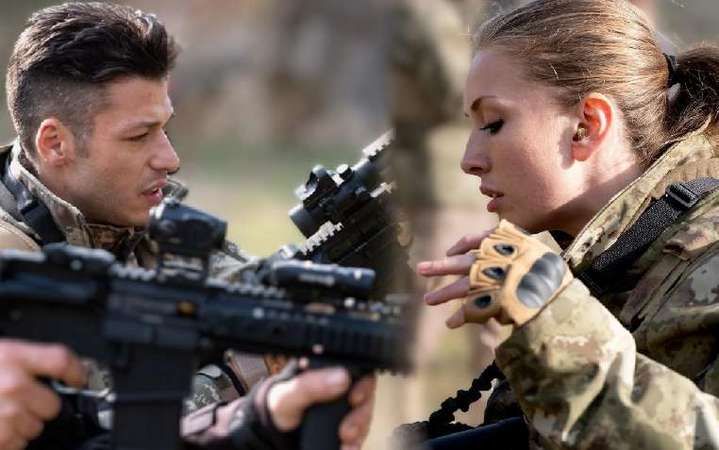 Dokuz Oğuz’un güzel albayı Yasemin Kay Allen’dan dekolteli pozlar geldi! Fotoğrafı gören, yoruma koştu: “Taş mübarek…” 2