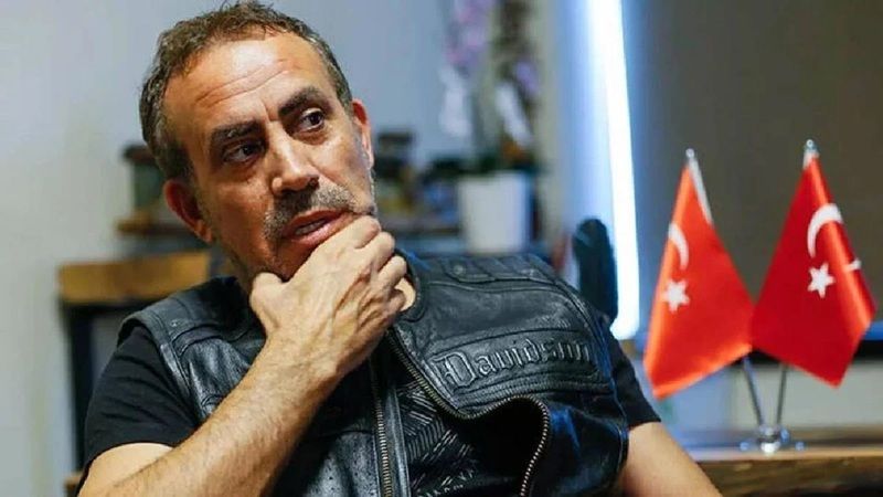 Deprem bölgesinden çekmeyen telefonlar, ünlü şarkıcı Haluk Levent’i deliye döndürdü! GSM operatörlerine seslendi: “Fiyat söyleyin hemen gönderelim…” 1