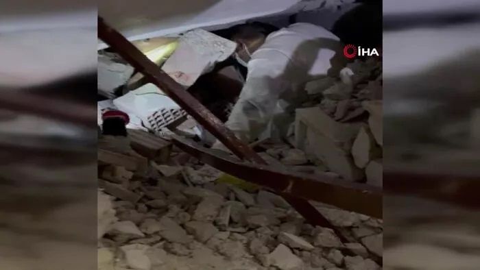 Umutlar Devam Ediyor! 72'nci Ve 74'üncü Saatte İki Kişi Daha Sağ Olarak Kurtarıldı! 4