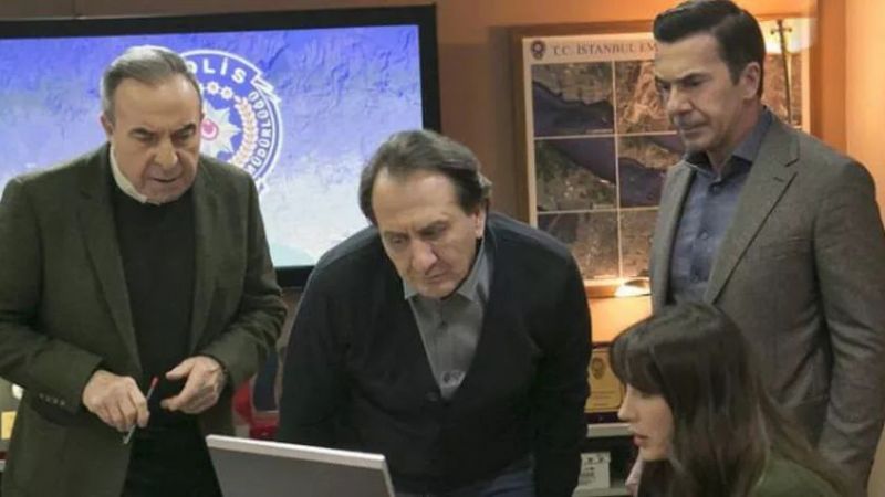 Kanal D’nin sevilen dizisi Arka Sokaklar için bekleyiş devam ediyor! Yapım ekibi hala sessiz! İşte 5 Mart Kanal D yayın akışı… 1