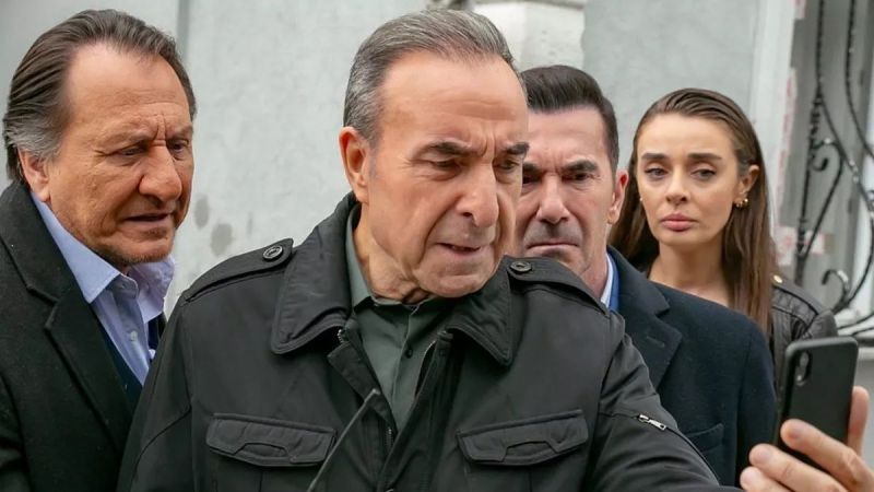 Kanal D’nin sevilen dizisi Arka Sokaklar için bekleyiş devam ediyor! Yapım ekibi hala sessiz! İşte 5 Mart Kanal D yayın akışı… 3