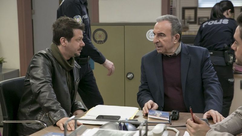 Kanal D’nin sevilen dizisi Arka Sokaklar için bekleyiş devam ediyor! Yapım ekibi hala sessiz! İşte 5 Mart Kanal D yayın akışı… 2