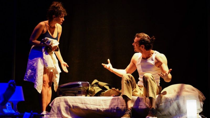 Duygulardan duygulara sürüklenmek istiyorsanız “EKSİK” oyununu mutlaka izlemelisiniz! Hande Doğandemir’i eski rol arkadaşının kardeşiyle buluşturan oyun! 2