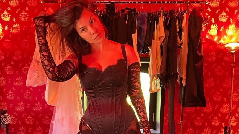 Kourtney Kardashian'ın Dantelli Kıyafeti Herkesin Diline Düştü! Tepkiler Gecikmedi: “Tarzın Kötüye Gidiyor” 1