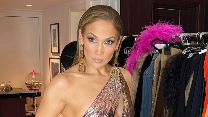 Jennifer Lopez'in Fit Görünümünün Arkasındaki Sır Belli Oldu! Meğer Her Gün Onu Yapıyormuş! Lopez’in 4:45 Sırrı… 1