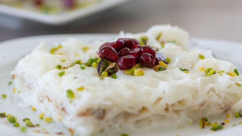 İftara özel 40 yıllık mutfak şefi Güllaç tatlısının sırrını paylaştı! 30 dakikada hazır! 2