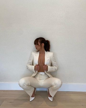 Eski yetişkin film yıldızı Riley Reid üstsüz pozunu takipçilerine sundu! Riley Reid’den sütyensiz paylaşım! 2