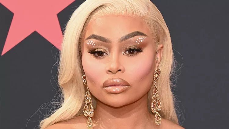 Kardashianların gelininden 19 yaş itirafı! Daha dolgun kalçalara sahip olmak için… 4