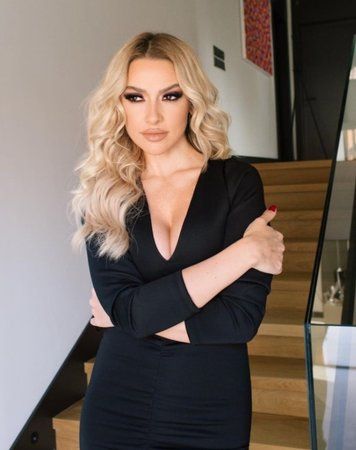 Hadise'den sansürsüz ıslak küvet pozu! Yeni şarkısı için soyunarak küvete yaslandı! 5
