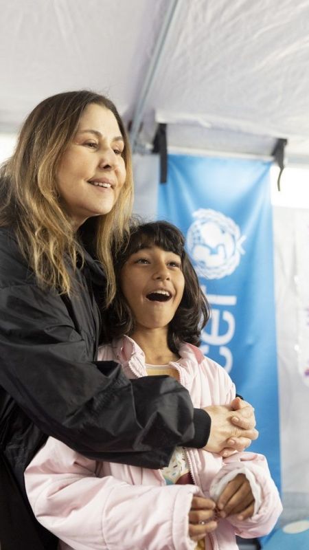 UNİCEF barış elçisi Nilüfer Hatay’da! Nilüfer Hatay’da çocuklarla bir araya geldi! 2