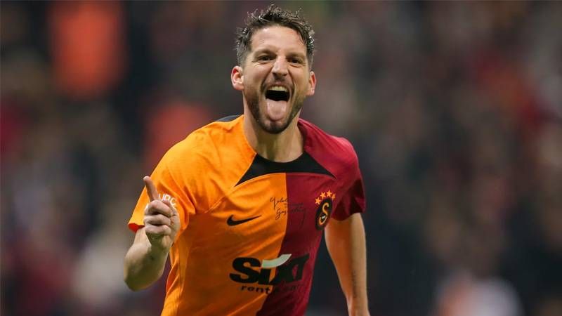 GS'li sporcu Mertens arkadaşlık kontenjanından güç aldı! Hadise'nin kapısına dayandı! 3