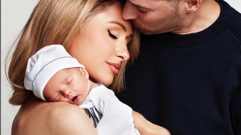 Taşıyıcı anne aracılığı ile dünyaya gelen Phoenix’in ilk fotoğrafları! Paris Hilton bebeğinin ilk fotoğraflarını paylaştı! 2