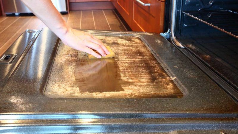 Fırınlardaki çıkmayan lekelere son! Bu yöntem ile fırınlarınız ilk günkü gibi olacak! 3