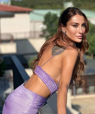 Survivor’ın şampiyonu nefes kesti! Merve Oflaz’dan dekolteli pozlar! 2