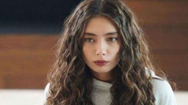 Neslihan Atagül’ün annesi Rus’muş! Sevilen oyuncunun annesi ile olan benzerliği dikkat çekti! 3