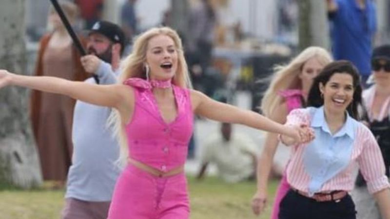 Barbie sosyal medyada yeni akım yarattı! Parlak simli ve göz alıcı! 2