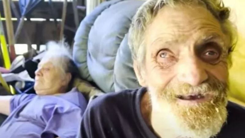 Akraba evliliği koca bir nesli bitirdi! Ailenin köpek hastalığı belgesele konu oldu! Tüm aile havlayarak iletişim kuruyor! 2