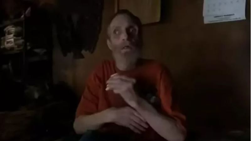 Akraba evliliği koca bir nesli bitirdi! Ailenin köpek hastalığı belgesele konu oldu! Tüm aile havlayarak iletişim kuruyor! 1