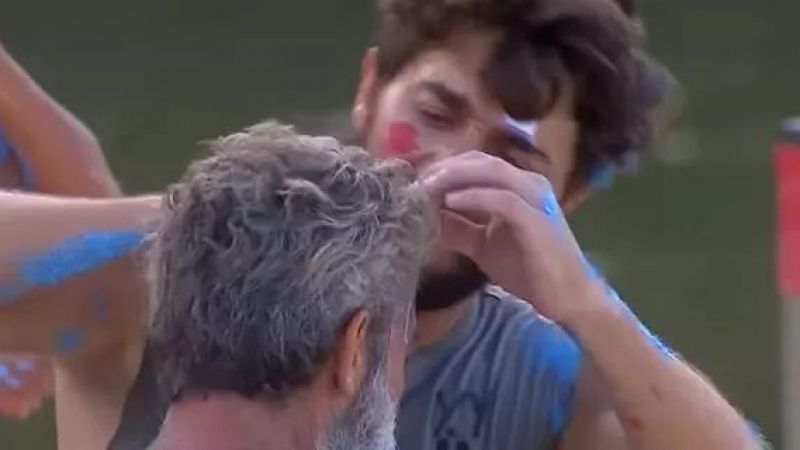 Survivor Ödül Oyununda Korkutan Anlar! Oyun Sırasında Başından Yara Alan Yarışmacı Murat Eken’e Doktor Müdahale Etti! 3