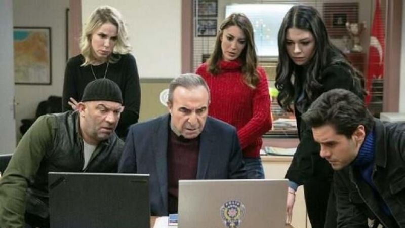 Hüsnü Çoban’dan Mesut komisere büyük jest! Şevket Çoruh’u ekranda gören Özgür Ozan… 1