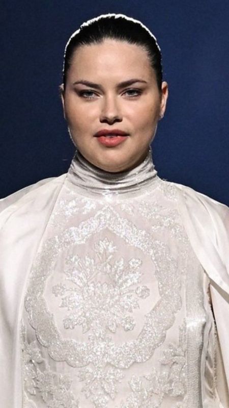 Adriana Lima Victoria's Secret'a geri döndü! 5 yılın ardından beyazlar içinde büyüledi! 2