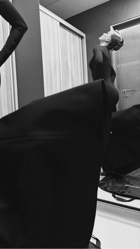 Devin Akın’dan siyah elbise ile sosyal medya şovu! Serenay Sarıkaya yine herkesi büyüledi! 3