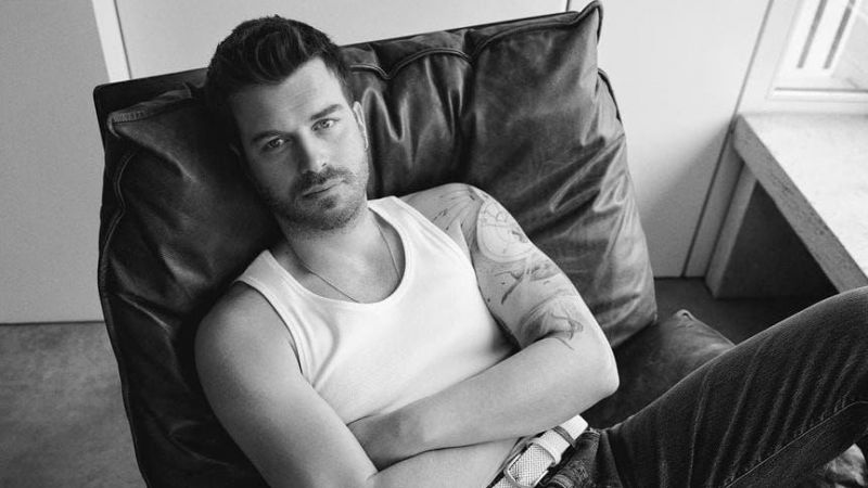 Kıvanç Tatlıtuğ beyaz atleti ile kendine hayran bıraktı! Sosyal medya bu fotoğraflar ile çalkalandı! 2