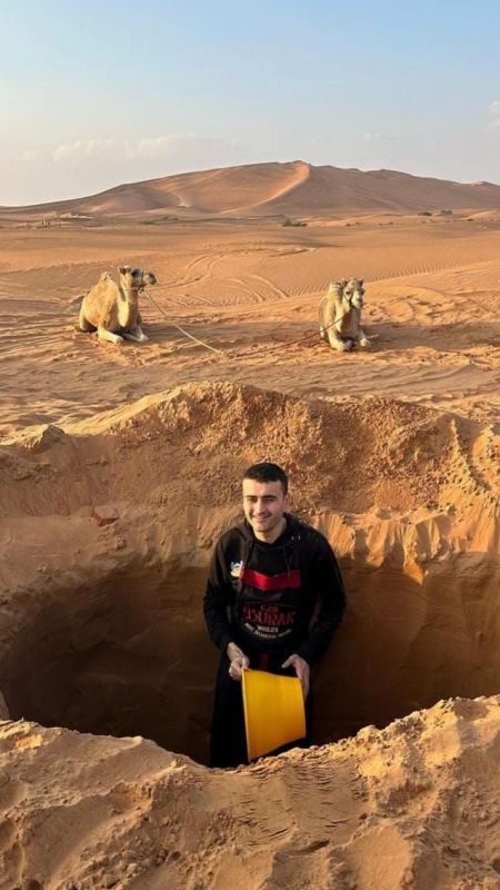 CZN Burak sıradışı bir ritüele imza attı! Çölde develeri yanı başına aldı çukur açtı! Dev alev çukuruna… 3