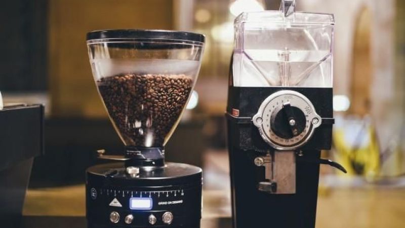 İşyerinde, evde, okulda… Fark etmiyor! Temizlenmeyen kahve makineleri adeta zehir saçıyor! İşte kahve makinesi temizliğinin püf noktaları… 1