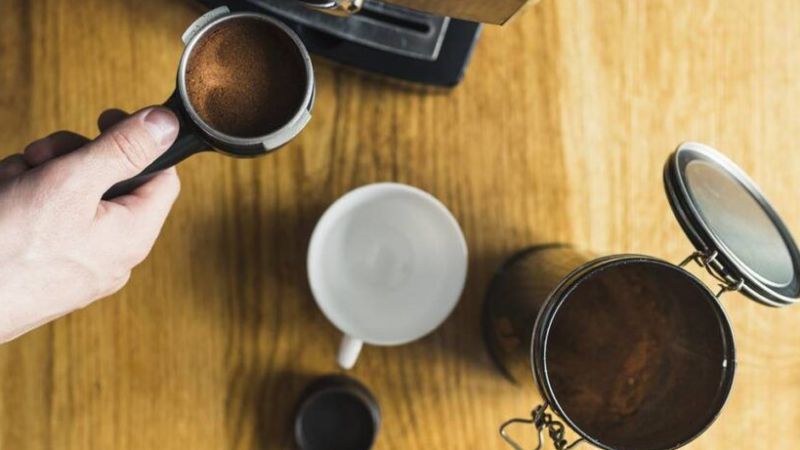 İşyerinde, evde, okulda… Fark etmiyor! Temizlenmeyen kahve makineleri adeta zehir saçıyor! İşte kahve makinesi temizliğinin püf noktaları… 3