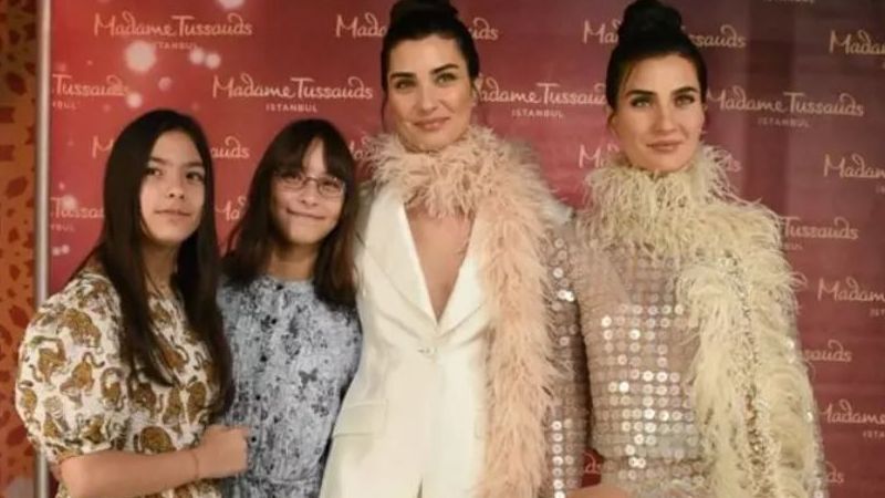 Tuba Büyüküstün’ü görenler ayırt edemedi! Balmumu heykeli ile benzerliği dikkat çekti! 3