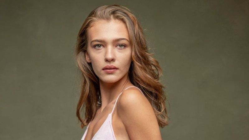 Oyuncu Melisa Döngel kendini klonlamış! Kız kardeşinin benzerliği ağızları açık bıraktı! 3