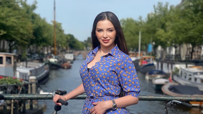 Esra Ezmeci, Cami Tarzını Eleştirenlere Sert Çıktı: “Allah İle Kul Arasına Girilmez!” 2