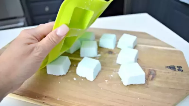 Bayram Temizliğinde Tasarruf Edin! Evde Pratik Deterjan Yapımı! 3