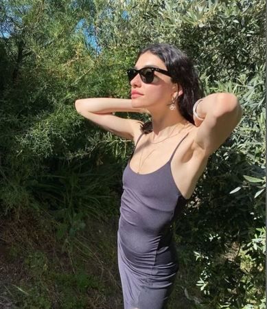 Hazar Ergüçlü derin yırtmaçlı elbisesiyle büyüledi! 2