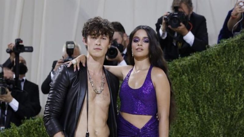Shawn Mendes ve Camila çifti dudak dudağa! 365 günlük hasretini eski aşkının dudaklarında giderdi! 1