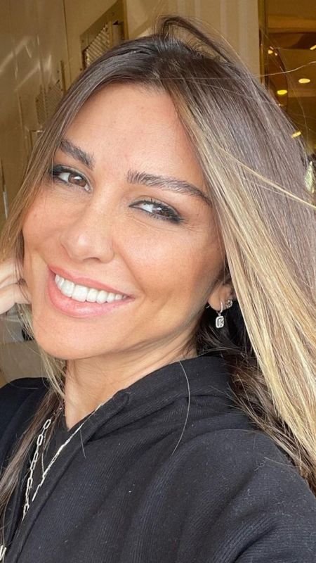 Selen Görgüzel’den şov tadında paylaşım! Ünlü ismin dekolteli fotoğrafı herkesi kendine hayran bıraktı! 1
